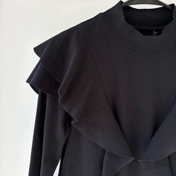 Veronica Beard Jeans Freida Ruffle Turtleneck Black Top Size M - Picture 3 of 8